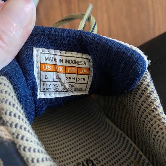 Adidas size 6 sneakers - Picture 6 of 8